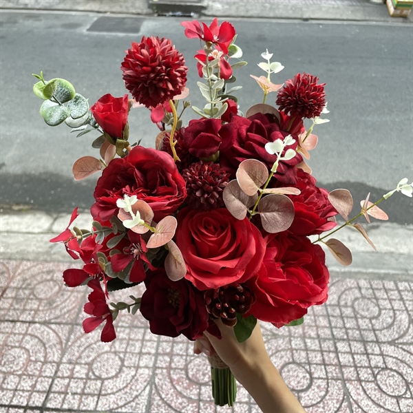 Hoa cưới màu đỏ rực rỡ, bó hoa cưới đỏ